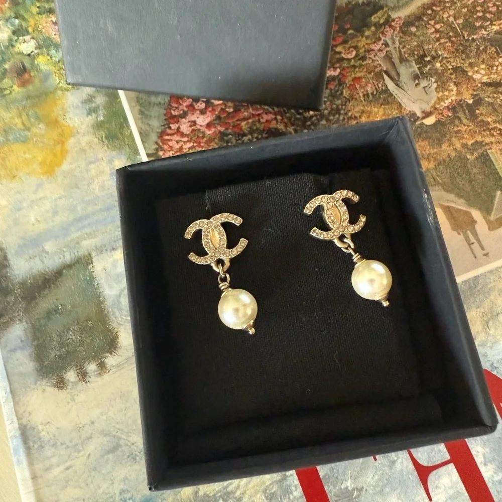 Chanel CC Crystal Pearl Earrings - Picture 3 of 8